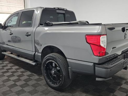 Used 2019 Nissan Titan SL w/ Midnight Edition AWD/4WD image 4