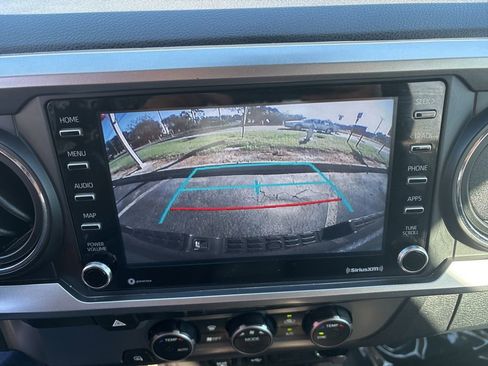 Used 2022 Toyota Tacoma SR5 RWD image 23