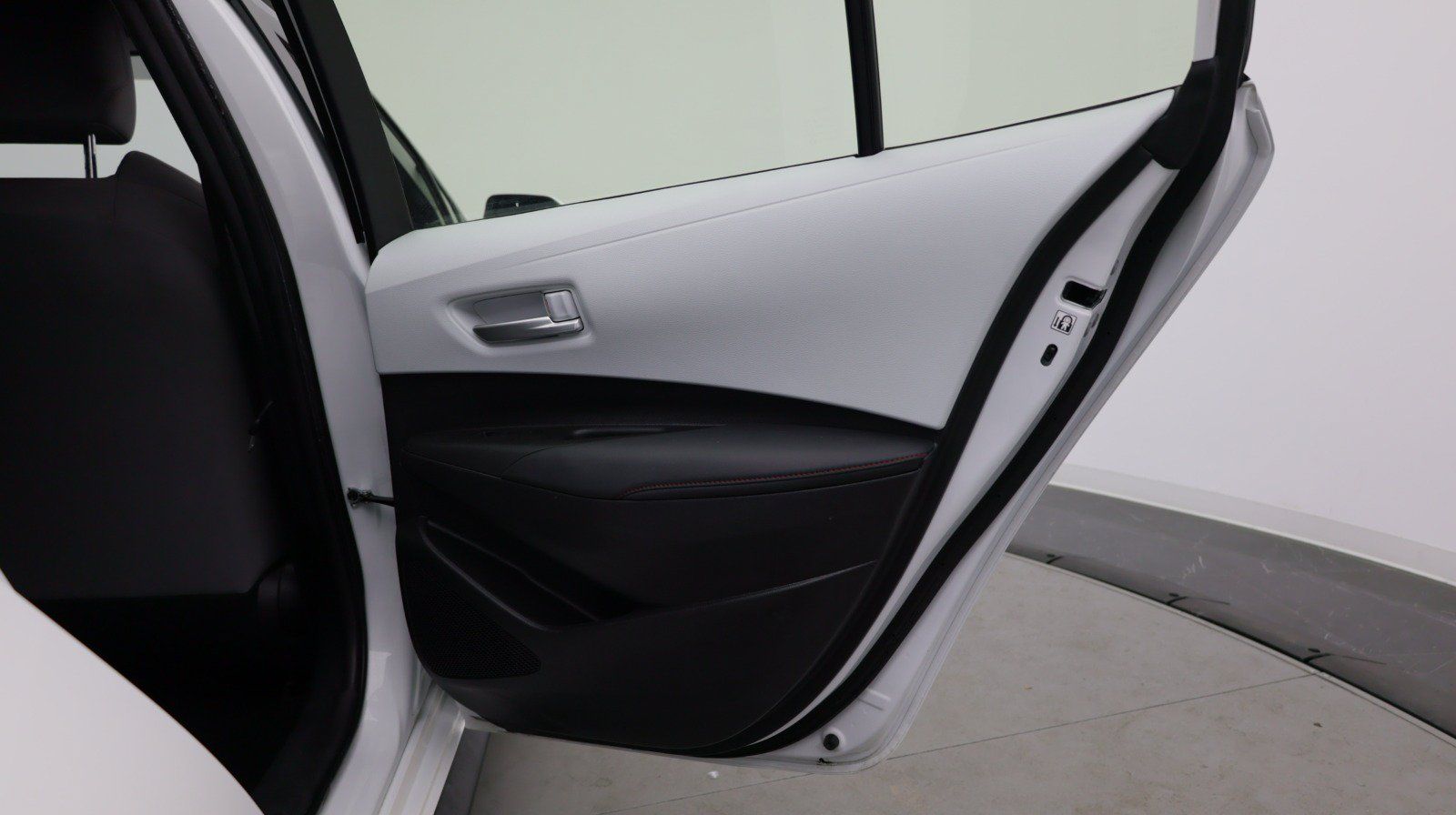 Used 2024 Toyota Corolla SE FWD image 29