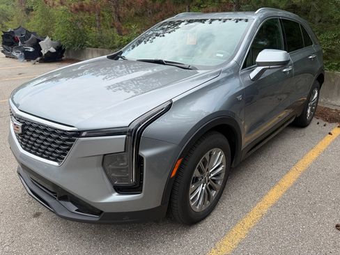 Used 2024 Cadillac XT4 Premium Luxury FWD image 4