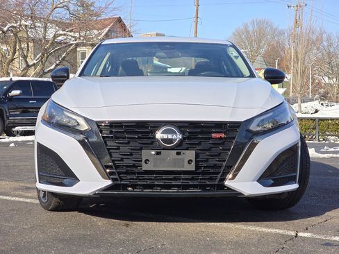 Used 2023 Nissan Altima 2.5 SR w/ SR Premium Package image 21