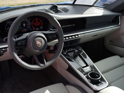 Used 2025 Porsche 911 Carrera image 4