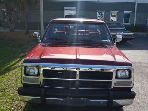 Used 1992 Dodge D/W Truck 150 RWD image 35