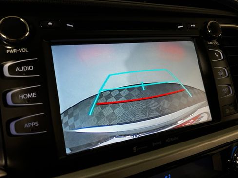 Used 2018 Toyota Highlander XLE image 20