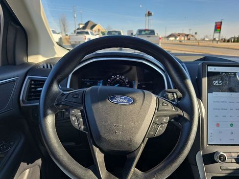 Used 2021 Ford Edge SE image 26