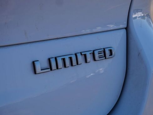 Used 2024 Jeep Grand Cherokee L Limited w/ Luxury Tech Group II image 11