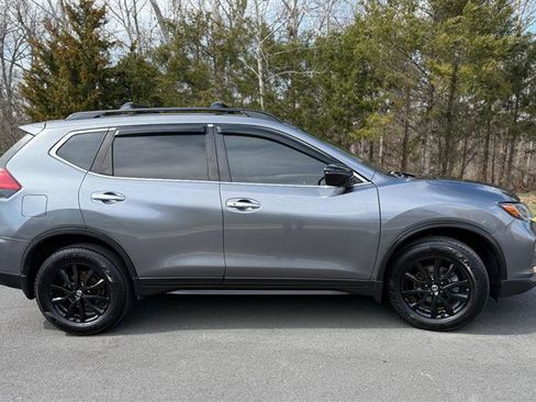 Used 2017 Nissan Rogue SV w/ Midnight Edition image 5