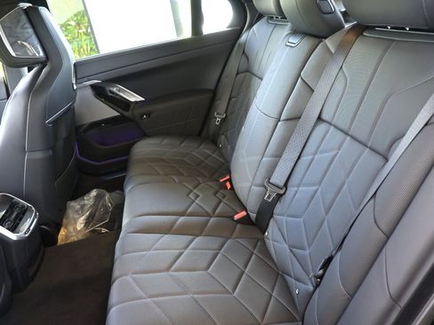 New 2024 BMW i7 eDrive50 w/ M Sport Package image 11