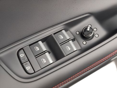 New 2026 Audi SQ8 Prestige image 14