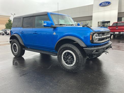 Used 2023 Ford Bronco Outer Banks w/ Sasquatch Package AWD/4WD image 8