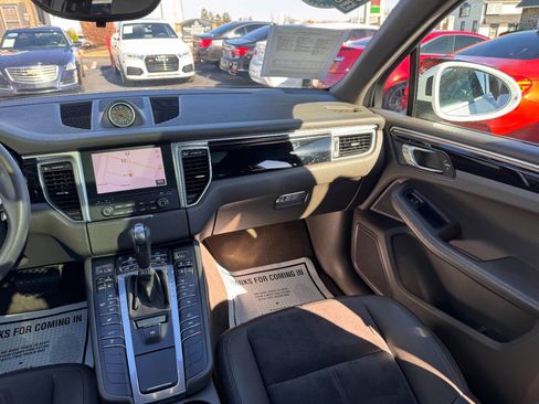 Used 2018 Porsche Macan image 19