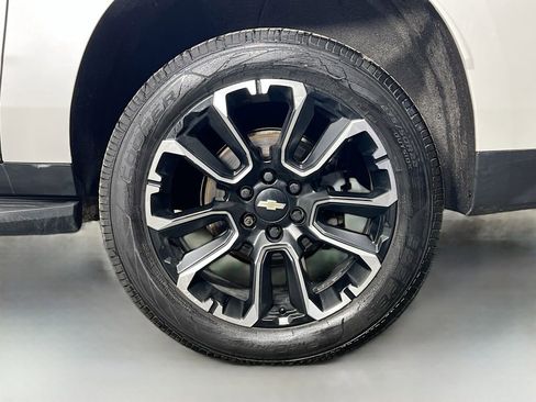 Used 2022 Chevrolet Suburban High Country image 33