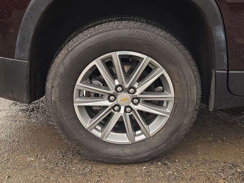 Used 2023 Chevrolet Traverse LT image 11