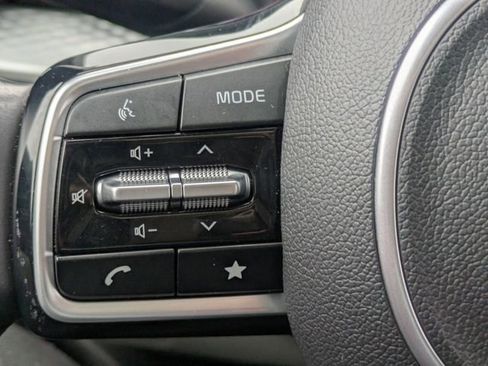 Used 2023 Kia Carnival LX image 26