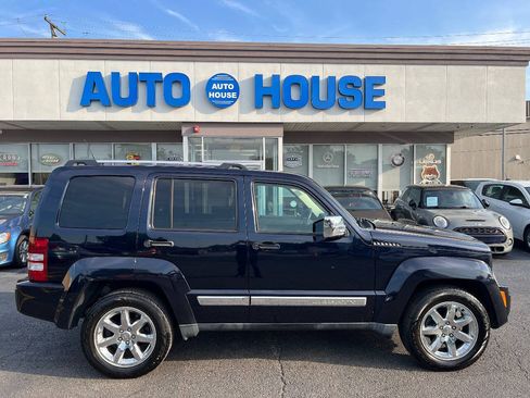 Used 2011 Jeep Liberty Limited w/ Tire & Wheel Group AWD/4WD image 9