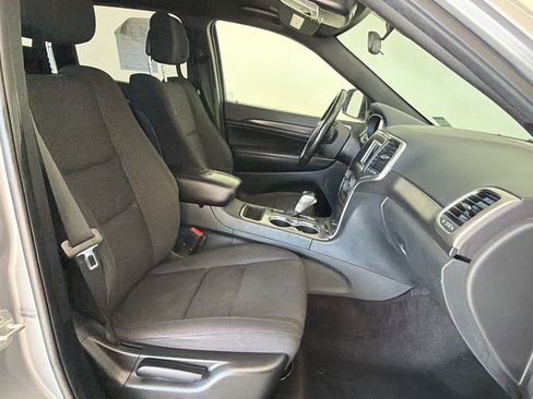 Used 2018 Jeep Grand Cherokee Laredo AWD/4WD image 23