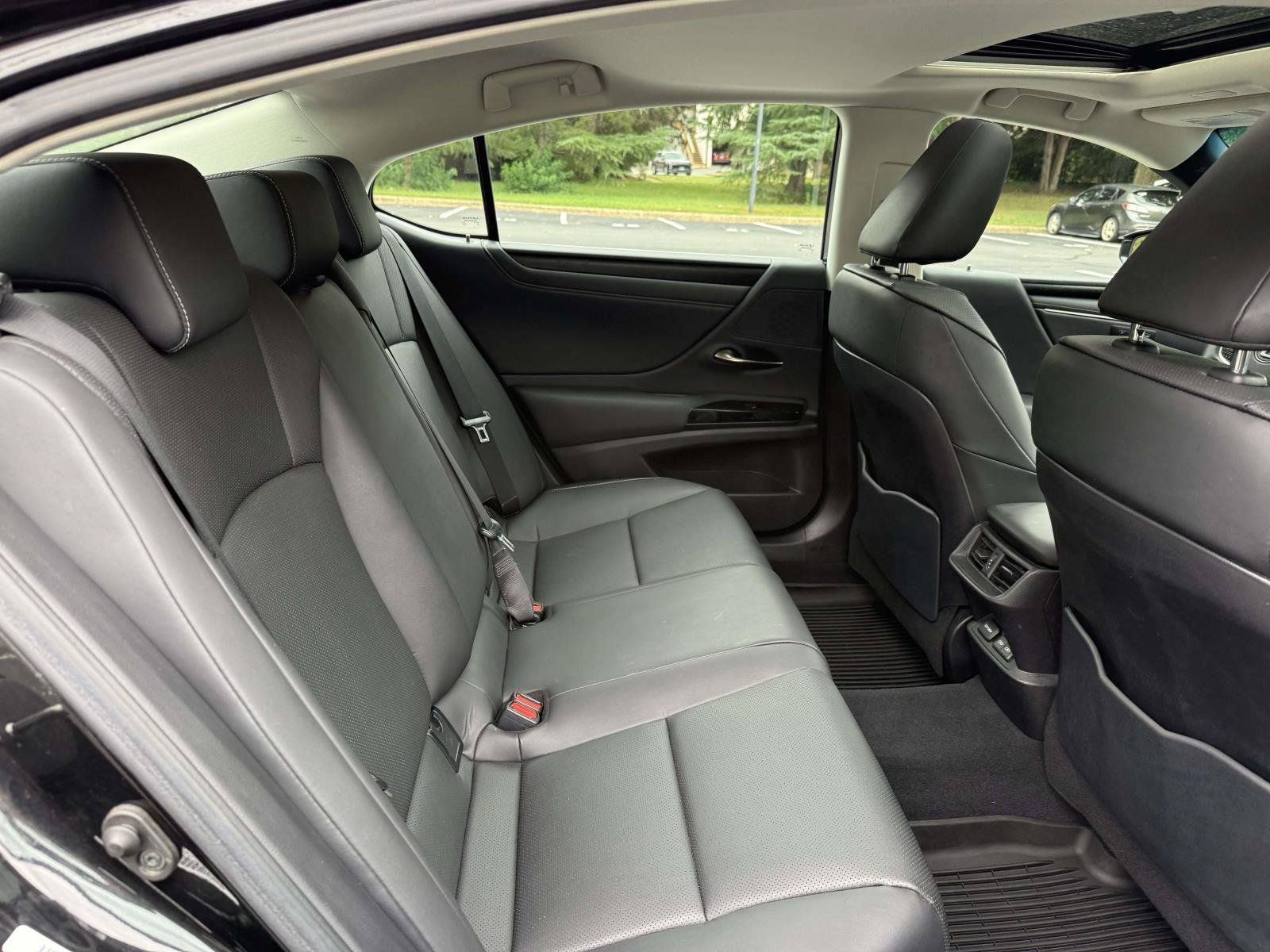 Used 2023 Lexus ES 350 w/ Premium Package FWD image 16