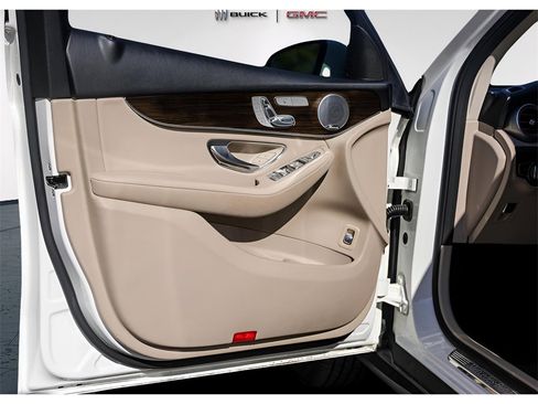 Used 2021 Mercedes-Benz GLC 300 image 28