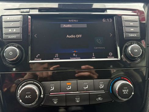 Used 2019 Nissan Rogue S image 18