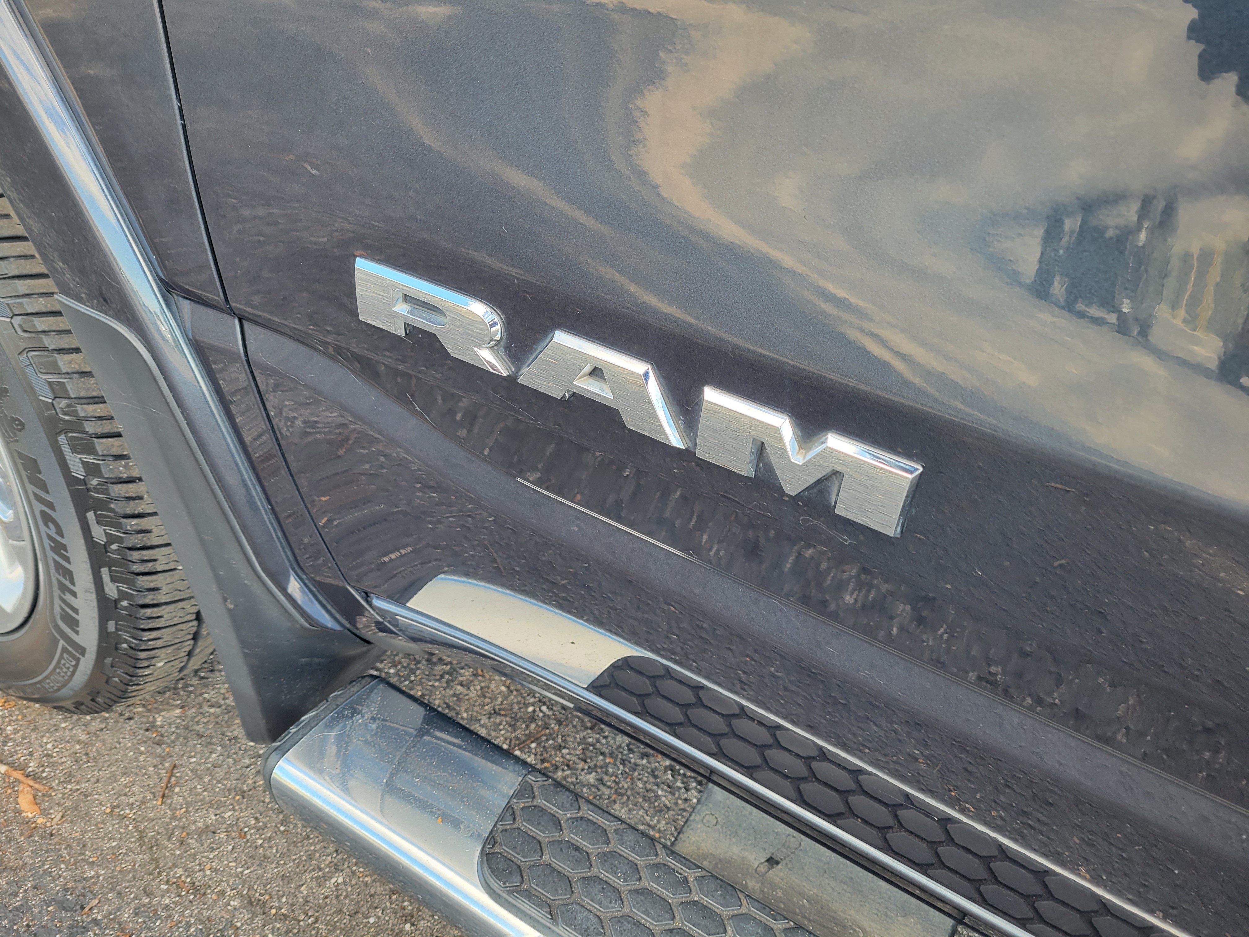 Used 2021 RAM 1500 Laramie w/ Sport Appearance Package AWD/4WD image 14