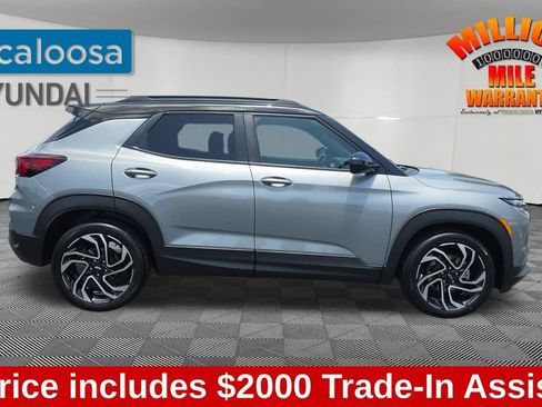 Used 2025 Chevrolet TrailBlazer RS w/ Convenience Package FWD image 9