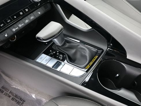 Certified 2024 Hyundai Elantra SEL w/ Convenience Package image 28