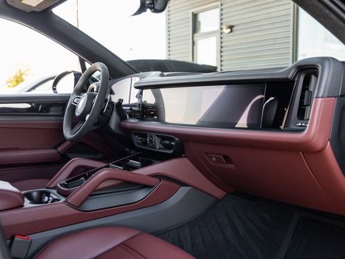 New 2026 Porsche Cayenne GTS image 46