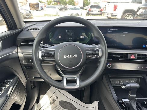 Used 2025 Kia K5 LXS FWD image 8