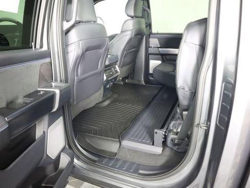 Certified 2025 Ford F450 Platinum w/ FX4 Off-Road Package image 82