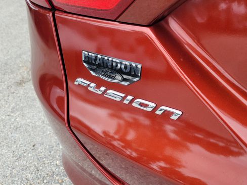 Used 2014 Ford Fusion SE w/ Equipment Group 201A FWD image 10