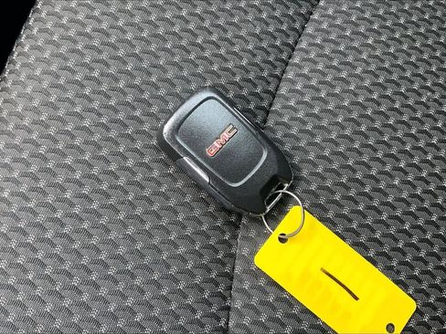 Used 2022 GMC Terrain SLE w/ Driver Convenience Package image 19