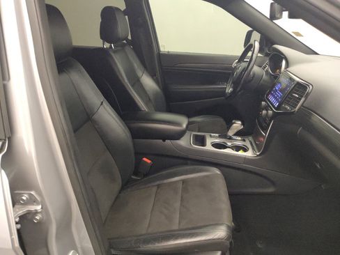 Used 2020 Jeep Grand Cherokee Altitude RWD image 21