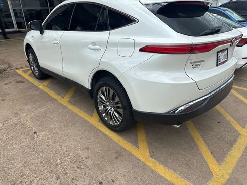 Used 2021 Toyota Venza XLE w/ Softex Package AWD/4WD image 2