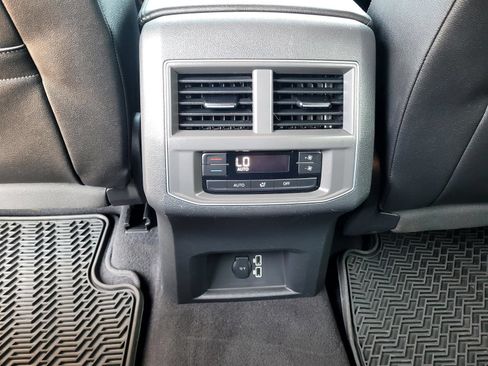 Used 2019 Volkswagen Atlas SE FWD image 18