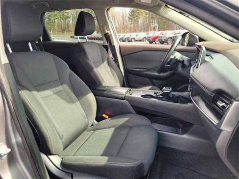 Used 2023 Nissan Rogue S image 14