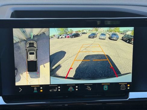 Used 2022 Chevrolet Silverado 1500 ZR2 w/ Technology Package AWD/4WD image 18