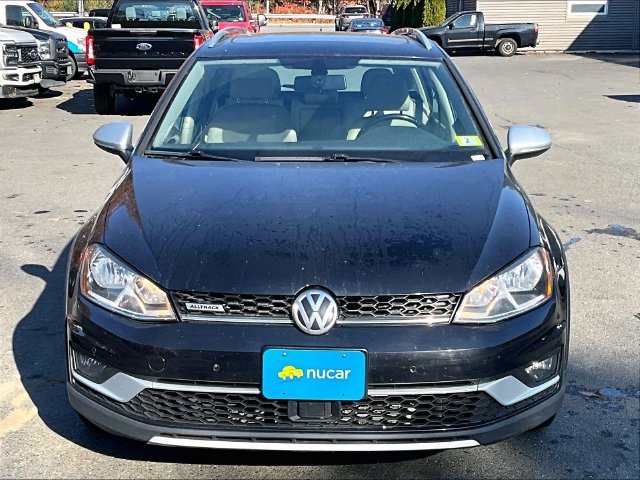 Used 2017 Volkswagen Golf Alltrack SE AWD/4WD image 2