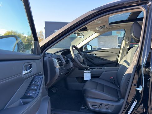 New 2026 Nissan Rogue SV w/ SV Premium Package image 11