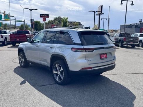 Used 2023 Jeep Grand Cherokee 4WD 4xe image 5