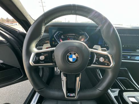 Used 2023 BMW 740i w/ Executive Package image 19