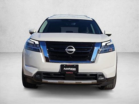 Used 2023 Nissan Pathfinder SL image 2