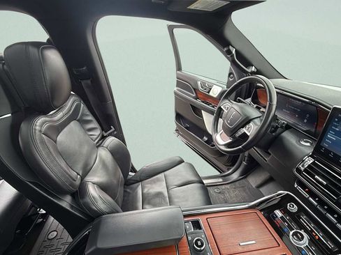 Used 2023 Lincoln Navigator Reserve image 30