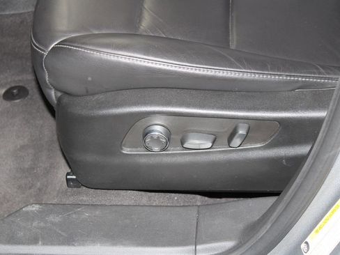 Used 2024 Cadillac XT4 Premium Luxury image 18