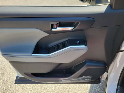 New 2026 Toyota Highlander XLE AWD/4WD image 15