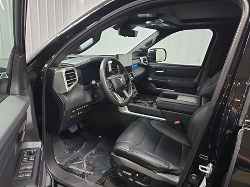 Used 2024 Toyota Sequoia Platinum AWD/4WD image 29