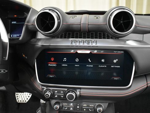 Used 2020 Ferrari Portofino RWD image 18
