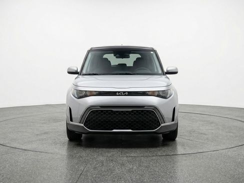 Used 2025 Kia Soul LX w/ LX Technology Package image 2