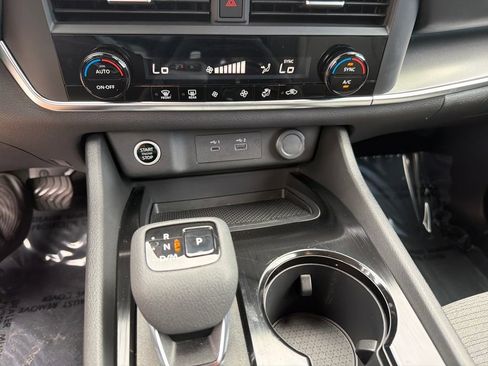 Used 2023 Nissan Rogue SV image 28