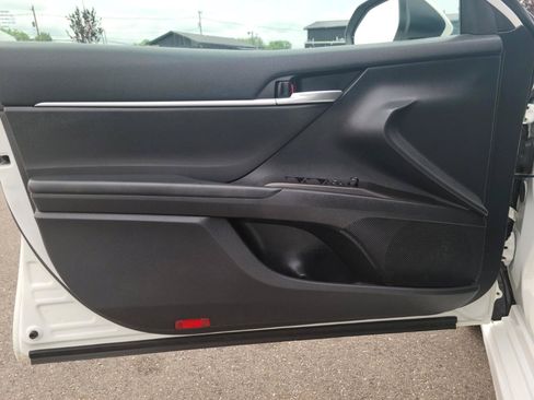 Used 2023 Toyota Camry SE FWD image 8