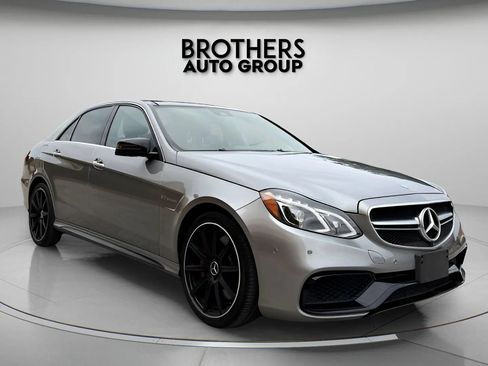 Used 2014 Mercedes-Benz E 63 AMG S-Model image 4
